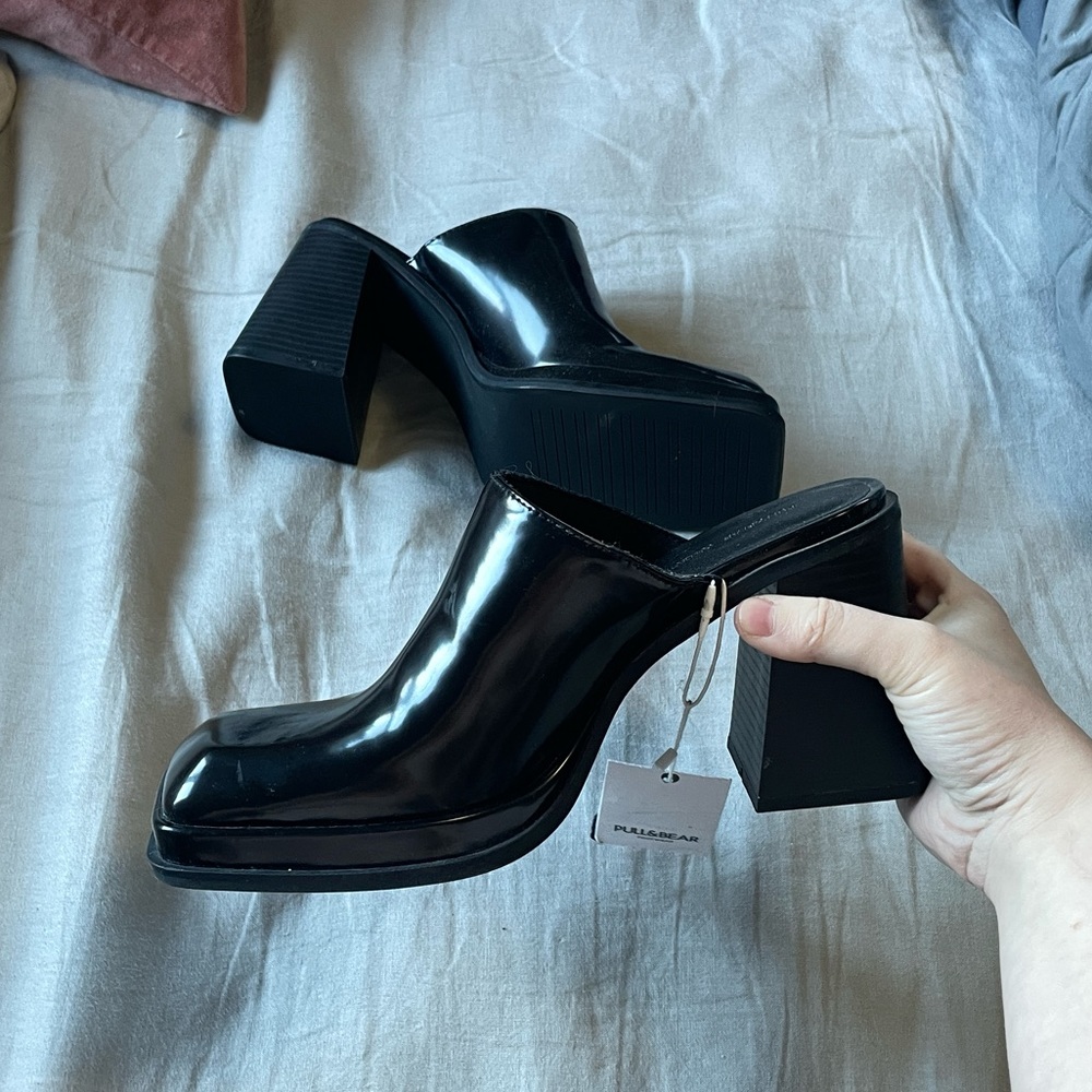 SOLD: NWT Black Pull&Bear Square Toe Heeled Mules Sz 8